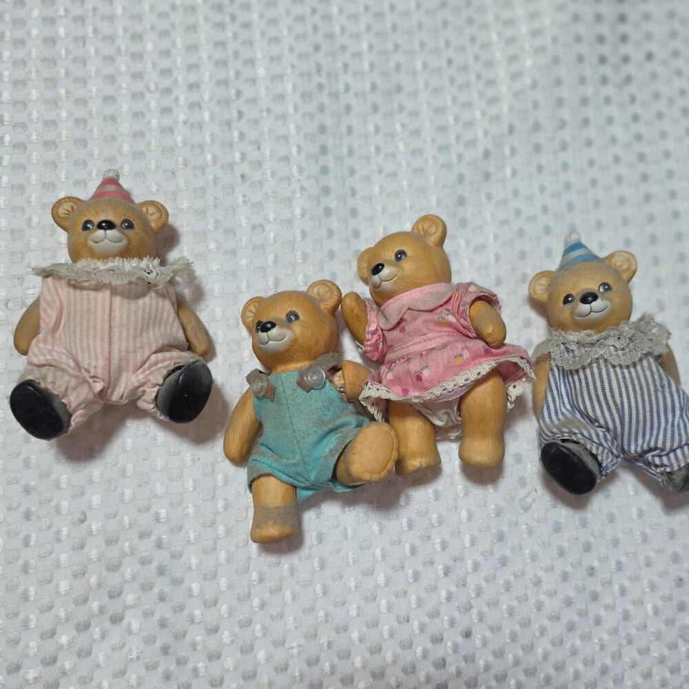 HOMOCO HOME INTERIORS SET OF 4  VINTAGE JOINTED PORCELAIN BEARS WITH CLOTHES